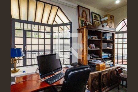 Casa à venda com 3 quartos, 300m² em Vila Alexandria, São Paulo