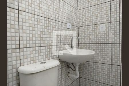 Banheiro social de casa para alugar com 1 quarto, 50m² em Chácara Santo Antônio (zona Leste), São Paulo