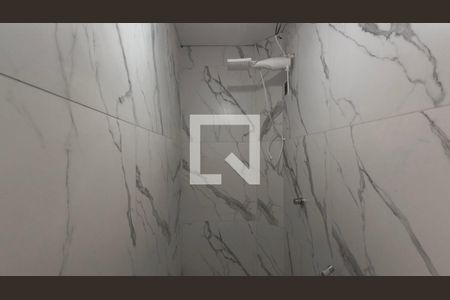 Banheiro Social 1 de casa de condomínio para alugar com 2 quartos, 100m² em Vargem Pequena, Rio de Janeiro