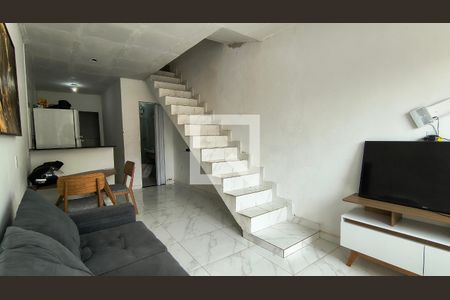 Sala de casa de condomínio para alugar com 2 quartos, 100m² em Vargem Pequena, Rio de Janeiro