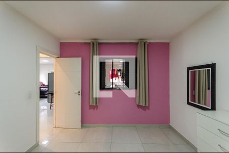 Quarto 1 de casa para alugar com 3 quartos, 366m² em Vila Zat, São Paulo