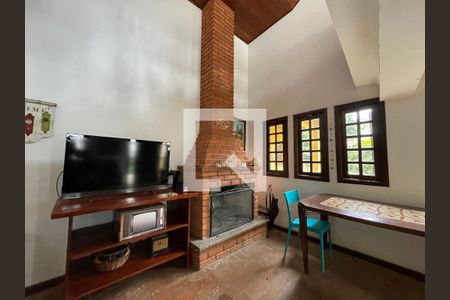 Sala de casa de condomínio para alugar com 4 quartos, 581m² em Chácara Represinha, Cotia