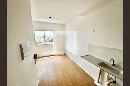 Sala/Cozinha de apartamento para alugar com 1 quarto, 17m² em Casa Verde Alta, São Paulo