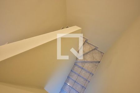 Escada de casa para alugar com 2 quartos, 86m² em Cidade Intercap, Taboão da Serra