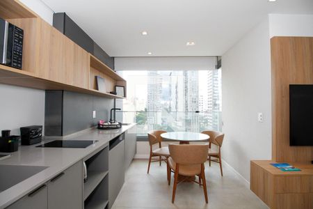 Sala e Cozinha de apartamento para alugar com 2 quartos, 45m² em Pinheiros, São Paulo