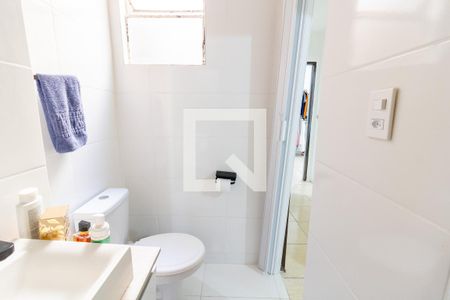 Banheiro de apartamento à venda com 2 quartos, 47m² em Cavalhada, Porto Alegre