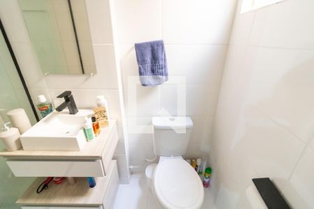 Banheiro de apartamento à venda com 2 quartos, 47m² em Cavalhada, Porto Alegre