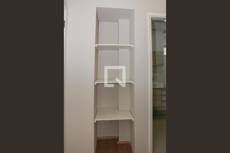 Corredor de apartamento para alugar com 2 quartos, 84m² em Pompeia, São Paulo