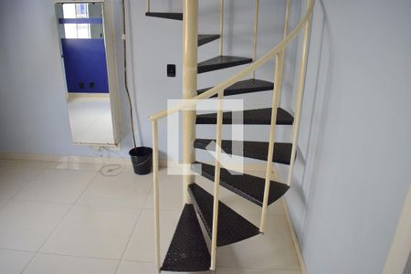 Escada de apartamento para alugar com 2 quartos, 90m² em Jardim Zara, Ribeirão Preto