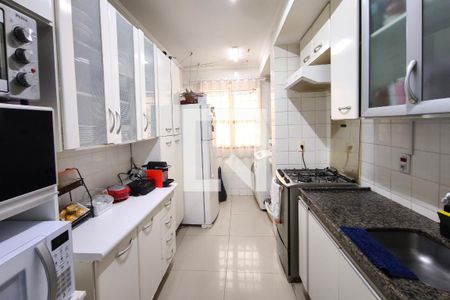Cozinha de apartamento para alugar com 3 quartos, 60m² em Loteamento Parque São Martinho, Campinas