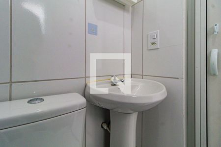 Banheiro de kitnet/studio para alugar com 1 quarto, 20m² em Jardim Peri Peri, São Paulo