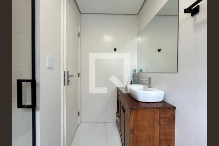 Banheiro  de apartamento para alugar com 1 quarto, 54m² em Centro, Florianópolis