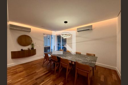 Sala de casa de condomínio à venda com 4 quartos, 280m² em Santo Amaro, São Paulo