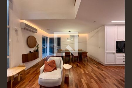 Sala de casa de condomínio à venda com 4 quartos, 280m² em Santo Amaro, São Paulo
