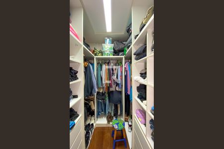 Closet de casa para alugar com 2 quartos, 180m² em Santo Amaro, São Paulo