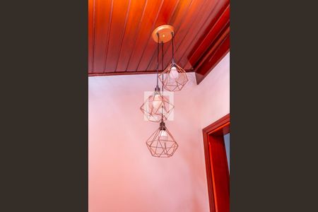 Detalhe sala 2-lustres de casa para alugar com 3 quartos, 187m² em Parque Nova Carioba, Americana