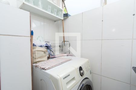 Cozinha e Área de Serviço de apartamento à venda com 3 quartos, 62m² em Monte Castelo, Contagem