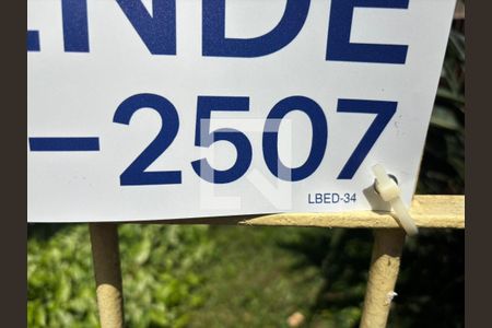 Plaquinha Instalada código LBED-34 de apartamento à venda com 1 quarto, 56m² em Jardim Itu, Porto Alegre