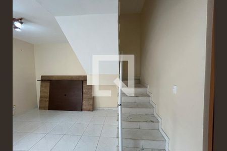 Escada de casa para alugar com 3 quartos, 70m² em Pilares, Rio de Janeiro