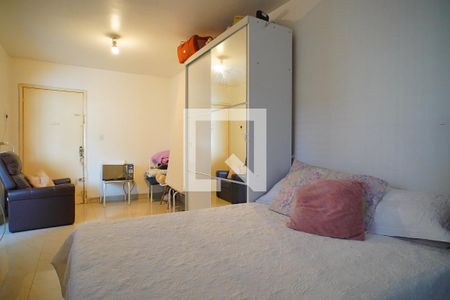Sala_Quarto  de kitnet/studio para alugar com 1 quarto, 40m² em Vila Ipiranga, Porto Alegre