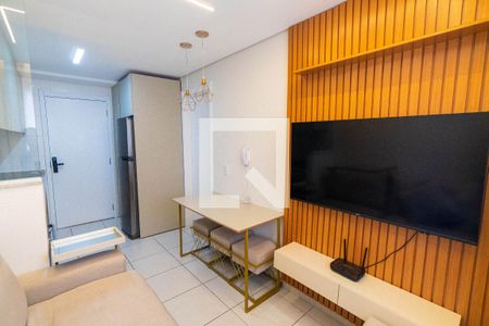 Sala/Cozinha de apartamento para alugar com 1 quarto, 28m² em Jardim Itacolomi, São Paulo