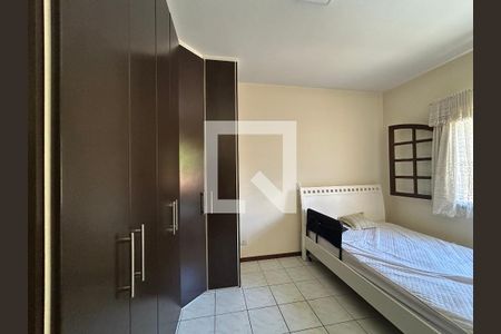 Suíte de casa para alugar com 3 quartos, 300m² em Jardim Libano, São Paulo