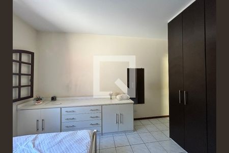 Suíte de casa para alugar com 3 quartos, 300m² em Jardim Libano, São Paulo