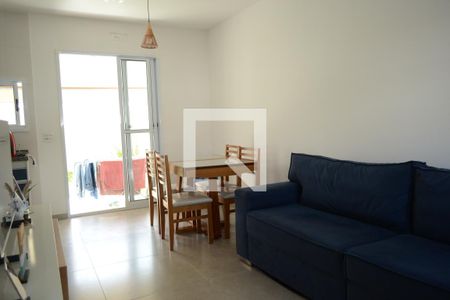 Sala de casa de condomínio para alugar com 2 quartos, 70m² em Chácara Faggion, Suzano