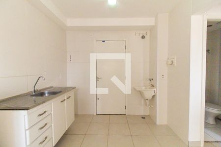 Sala/Cozinha de apartamento para alugar com 2 quartos, 32m² em Vila Carmosina, São Paulo