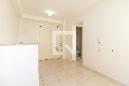 Sala/Cozinha de apartamento para alugar com 2 quartos, 32m² em Vila Carmosina, São Paulo