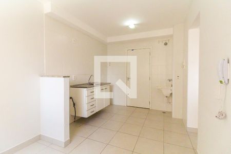 Sala/Cozinha de apartamento para alugar com 2 quartos, 32m² em Vila Carmosina, São Paulo