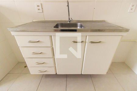 Sala/Cozinha de apartamento para alugar com 2 quartos, 32m² em Vila Carmosina, São Paulo