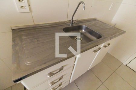 Sala/Cozinha de apartamento para alugar com 2 quartos, 32m² em Vila Carmosina, São Paulo