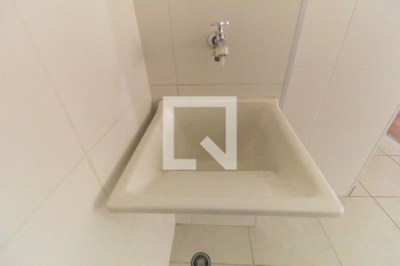 Sala/Cozinha de apartamento para alugar com 2 quartos, 32m² em Vila Carmosina, São Paulo