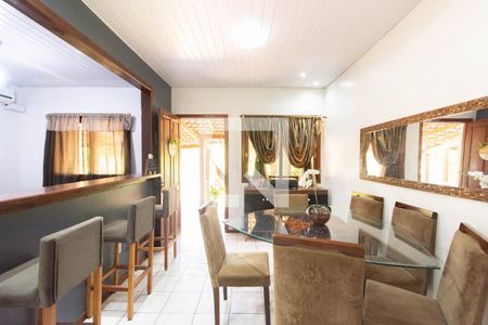 Casa à venda com 2 quartos, 80m² em Guajuviras, Canoas