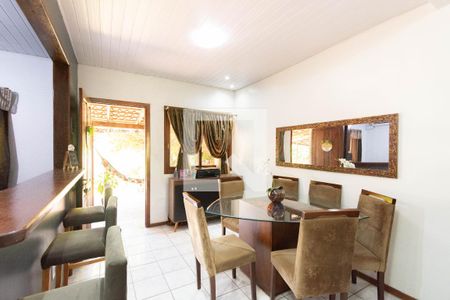 Casa à venda com 2 quartos, 80m² em Guajuviras, Canoas