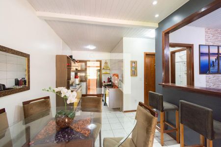 Casa à venda com 2 quartos, 80m² em Guajuviras, Canoas