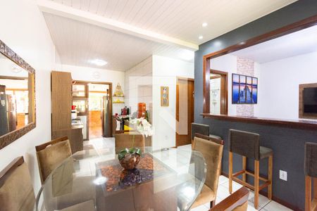 Casa à venda com 2 quartos, 80m² em Guajuviras, Canoas