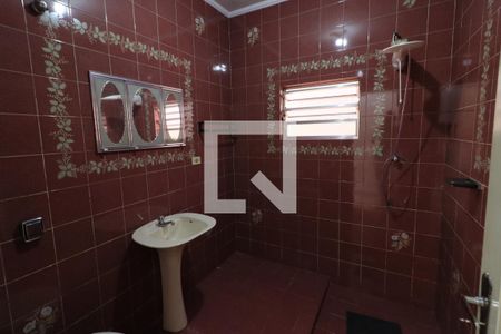 Banheiro de casa à venda com 3 quartos, 245m² em Centro, Osasco