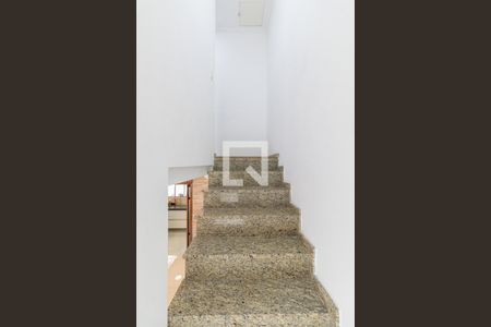 Escada de casa de condomínio à venda com 3 quartos, 74m² em Jardim Danfer, São Paulo