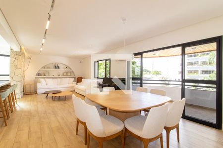 Sala de apartamento à venda com 5 quartos, 240m² em Cambuí, Campinas