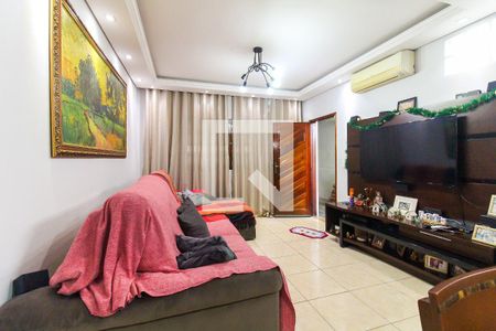 Casa para alugar com 3 quartos, 106m² em Vila Carmosina, São Paulo