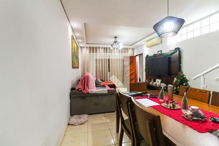 Casa para alugar com 3 quartos, 106m² em Vila Carmosina, São Paulo