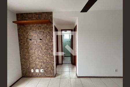 Corredor de apartamento para alugar com 2 quartos, 44m² em Praça Seca, Rio de Janeiro