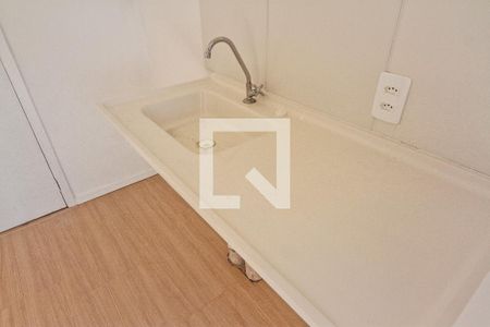 Sala e cozinha de apartamento para alugar com 2 quartos, 28m² em Jardim Jaragua (sao Domingos), São Paulo