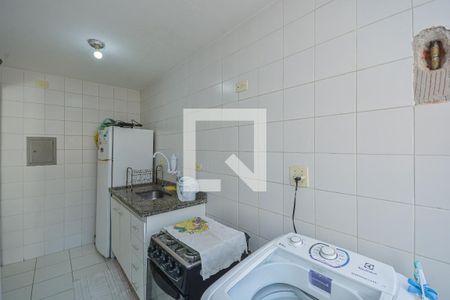Cozinha de apartamento à venda com 2 quartos, 52m² em Vila Inglesa, São Paulo