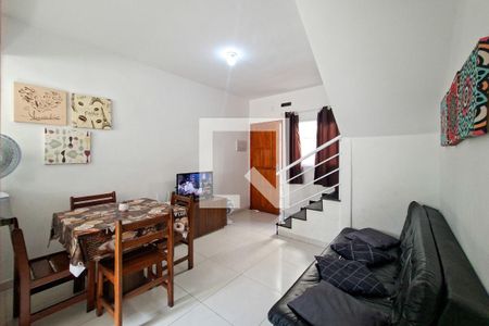 Sala de casa de condomínio para alugar com 2 quartos, 68m² em Jardim Imperador, Praia Grande