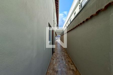 Corredor de casa de condomínio para alugar com 2 quartos, 68m² em Jardim Imperador, Praia Grande