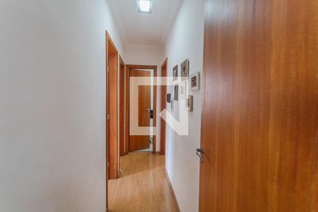 Corredor de apartamento à venda com 3 quartos, 78m² em Sagrada Família, Belo Horizonte