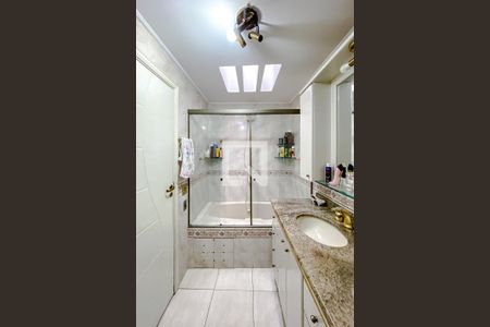 Banheiro da Suíte de casa à venda com 3 quartos, 250m² em Vila Monumento, São Paulo